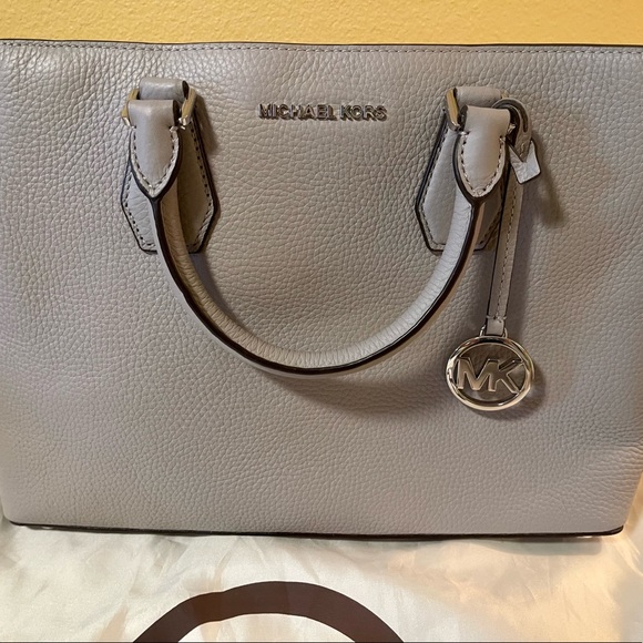 Authentic Michael Michael Kors Large handbag and matching wallet. - Picture 2 of 12